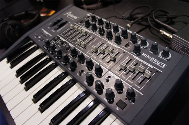 Arturia社初のアナログ・シンセサイザー「MiniBrute」〜 同社CEO