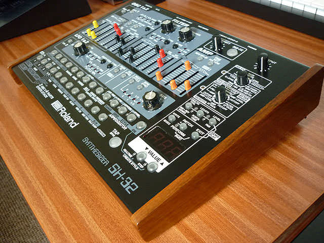 Roland_SH-32_Custom_3