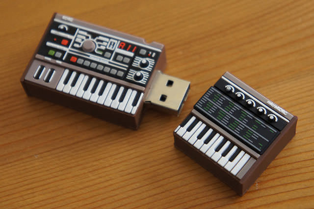 KORG_microKORG_USB_Flash_Drive_2