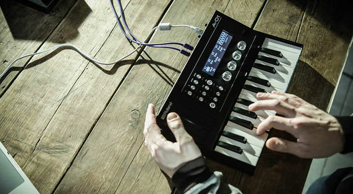 NAMM 2016: ローランド、8bit CPUシンセサイザーを搭載した NAMM 2016: ローランド、8bit CPUシンセサイザーを搭載した