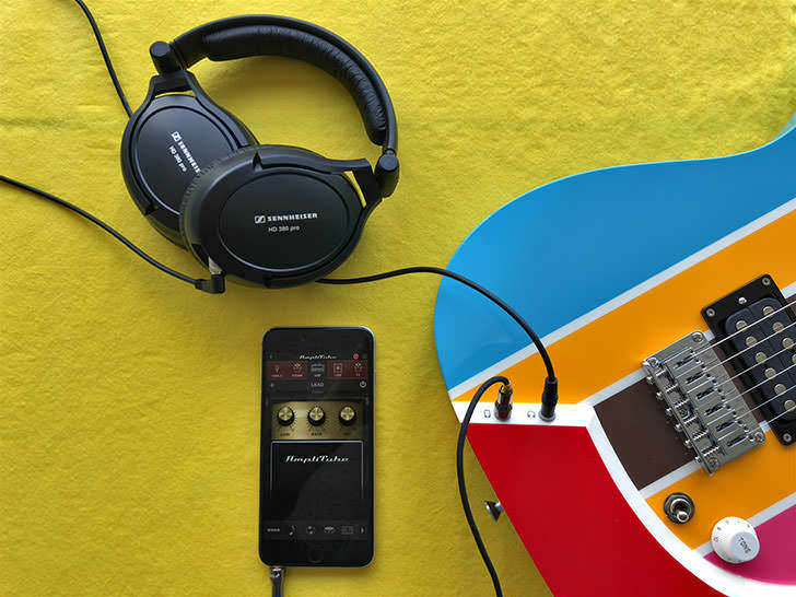 IK Multimedia iRig 2を搭載、スマホにそのまま接続できるギター