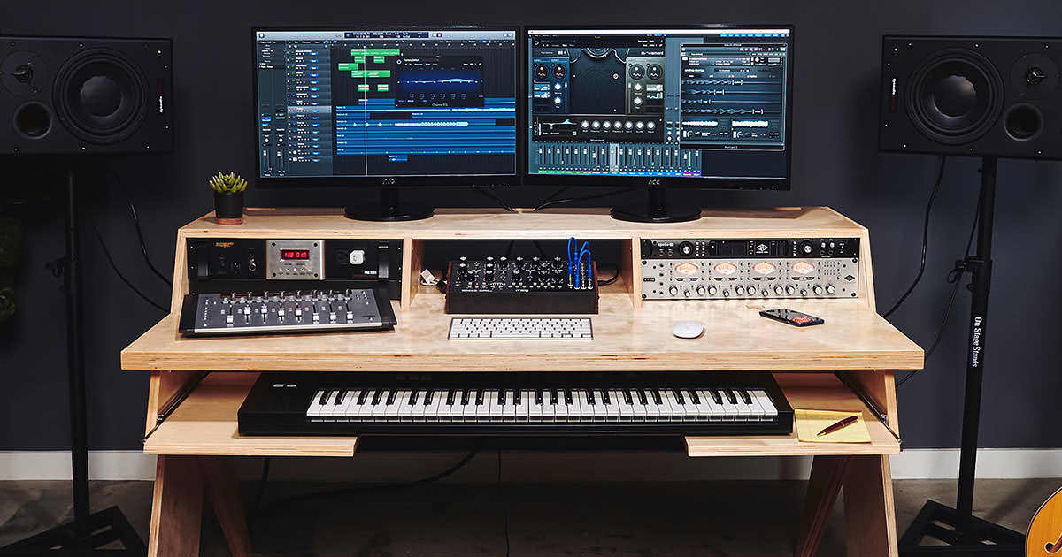 あのAppleも採用した“DAW用デスク”、Output「Platform」が日本に上陸！ プライベート・スタジオ用デスクの決定版 - ICON