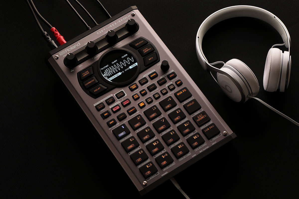 Roland SP-404 MK2 サンプラー サンプリング・PCでソフトウェアを使うのための、USB Type C コード付 SP-404 MKⅡ  - 楽器、器材