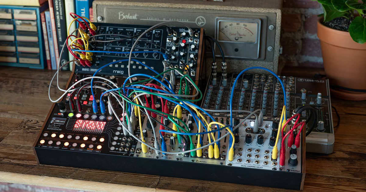 Moog謹製の電源内蔵型モジュラー・ケース、「Powered Eurorack Case