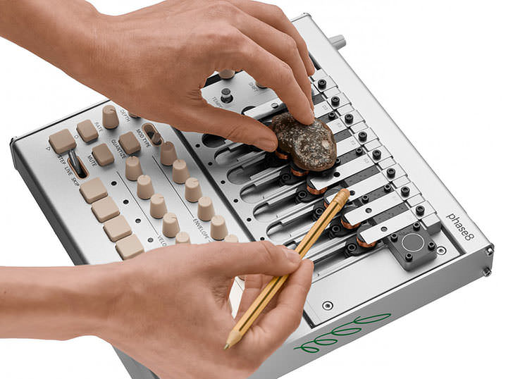 KORG - Acoustic Synthesizer phase8