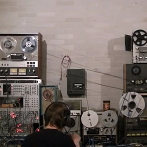 4台のテープ・レコーダーを使用したミニマル・ミュージック - ICON